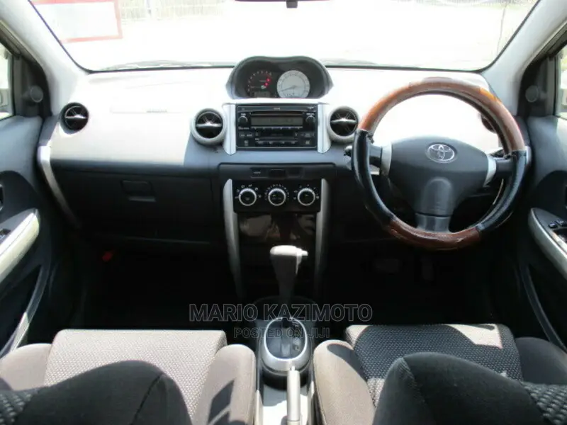 Toyota IST 2004 Gold