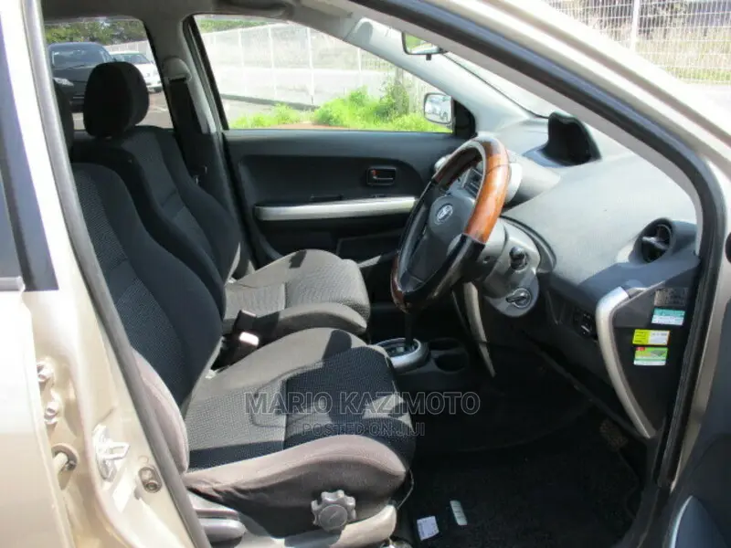 Toyota IST 2004 Gold