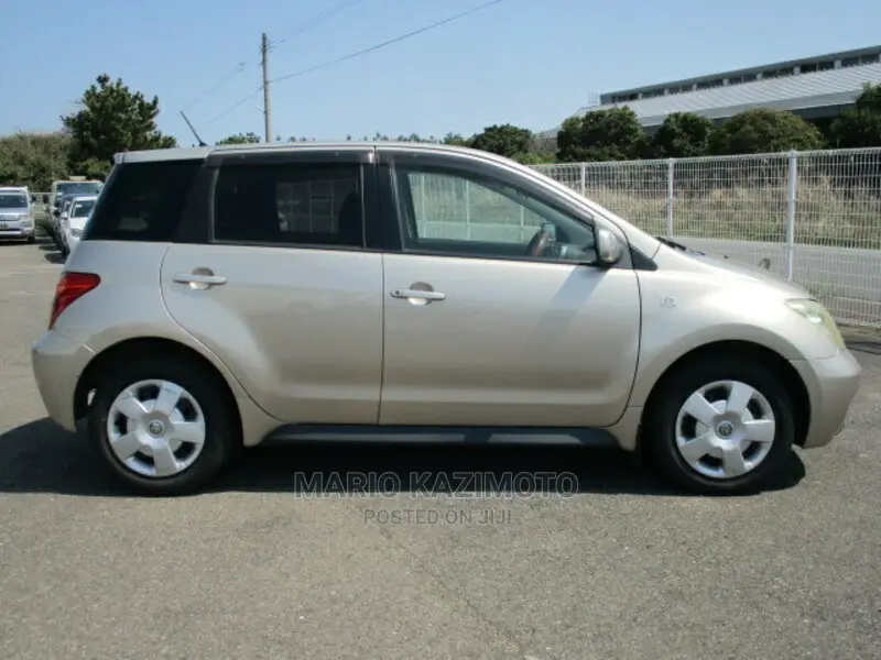 Toyota IST 2004 Gold