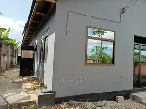 Photo - 4bdrm House in Kimara for rent