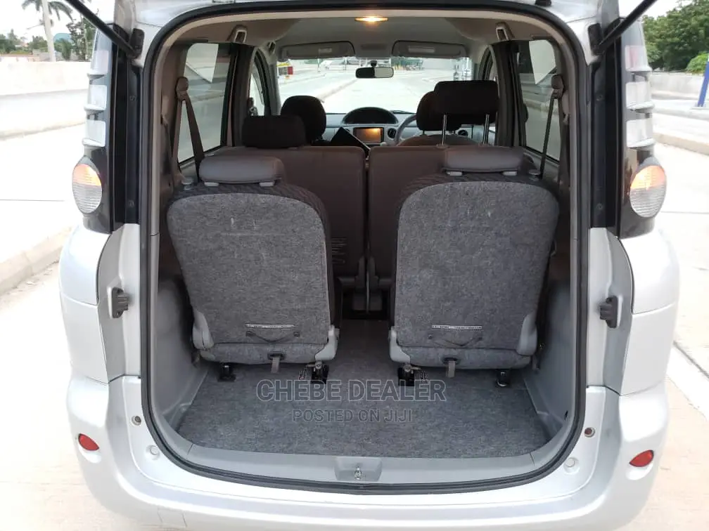 Toyota Sienta 1.5 AWD 2009 Silver