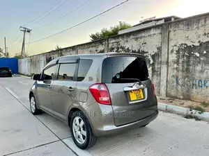 Toyota Ractis 2007 Gray