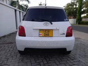 Toyota IST 2002 White