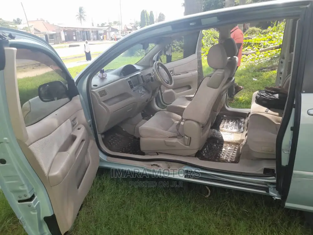 Toyota Raum 2004 Blue
