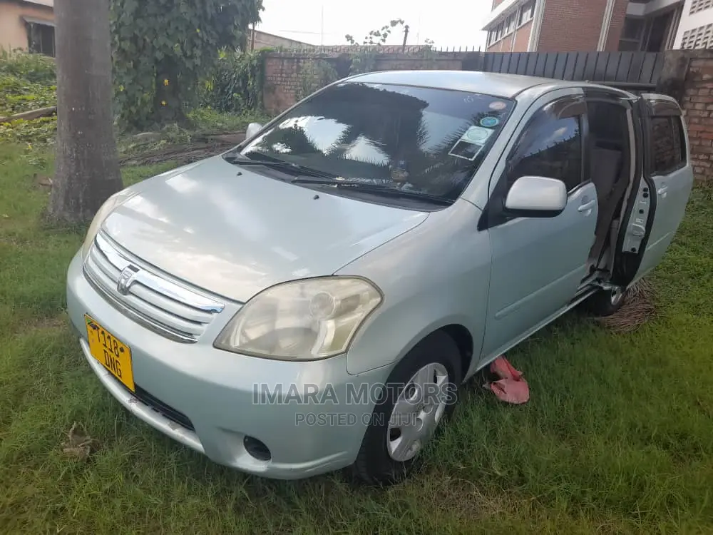 Toyota Raum 2004 Blue