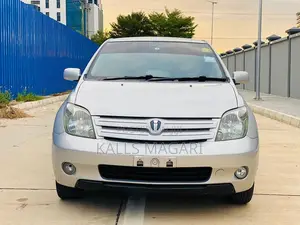 Toyota IST 2004 Silver