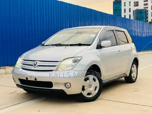 Toyota IST 2004 Silver