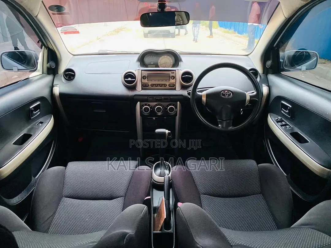 Toyota IST 2004 Silver