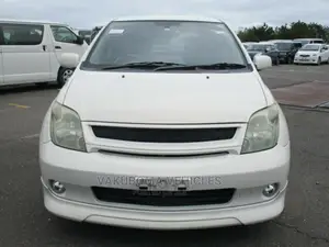 Toyota IST 2005 White