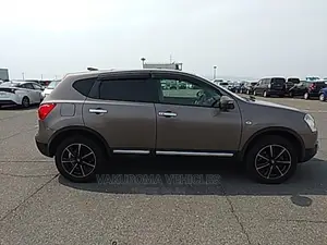 Nissan Dualis 2013 Brown