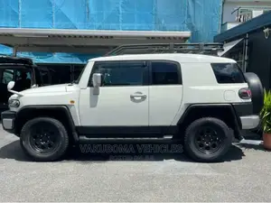 Toyota FJ Cruiser 2011 White
