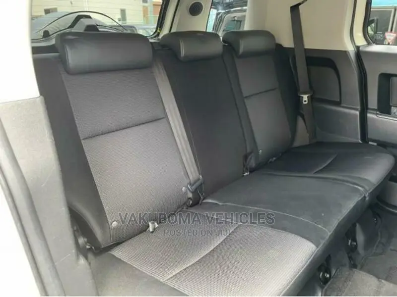 Toyota FJ Cruiser 2011 White