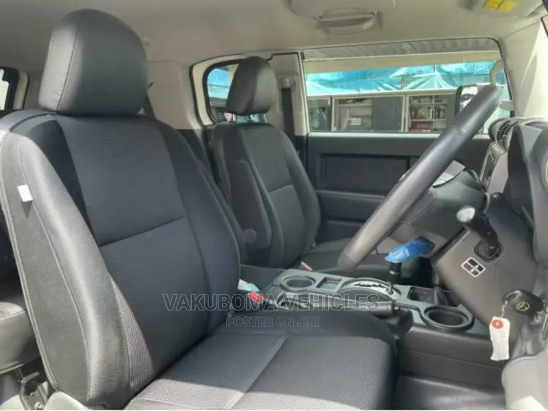 Toyota FJ Cruiser 2011 White