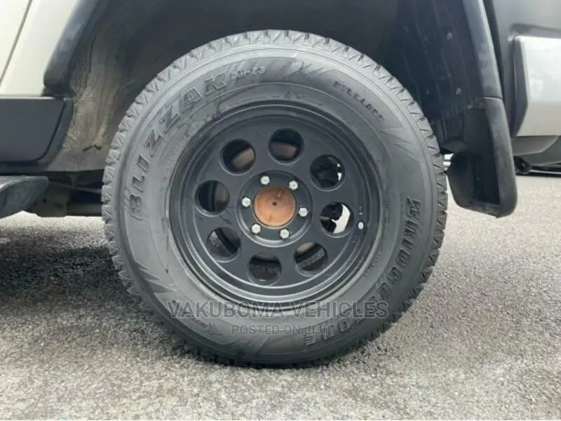 Toyota FJ Cruiser 2011 White