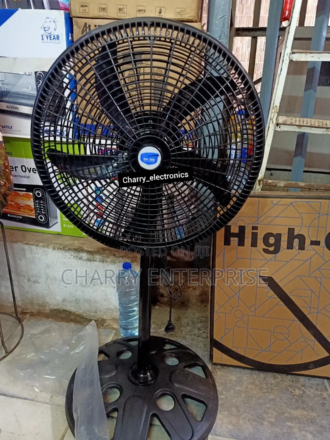Stand Fan, Ina Upepo Mzuri
