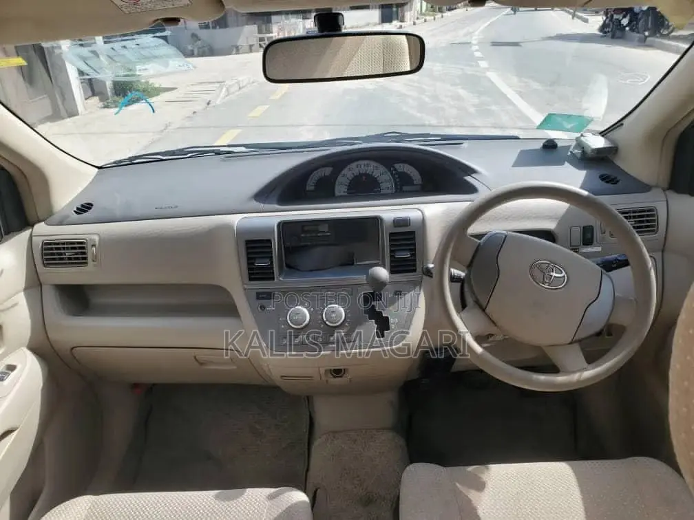 Toyota Raum 2004 Silver