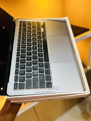 New Laptop Apple MacBook Air 2020 M1 8GB Apple M1 SSD 256GB
