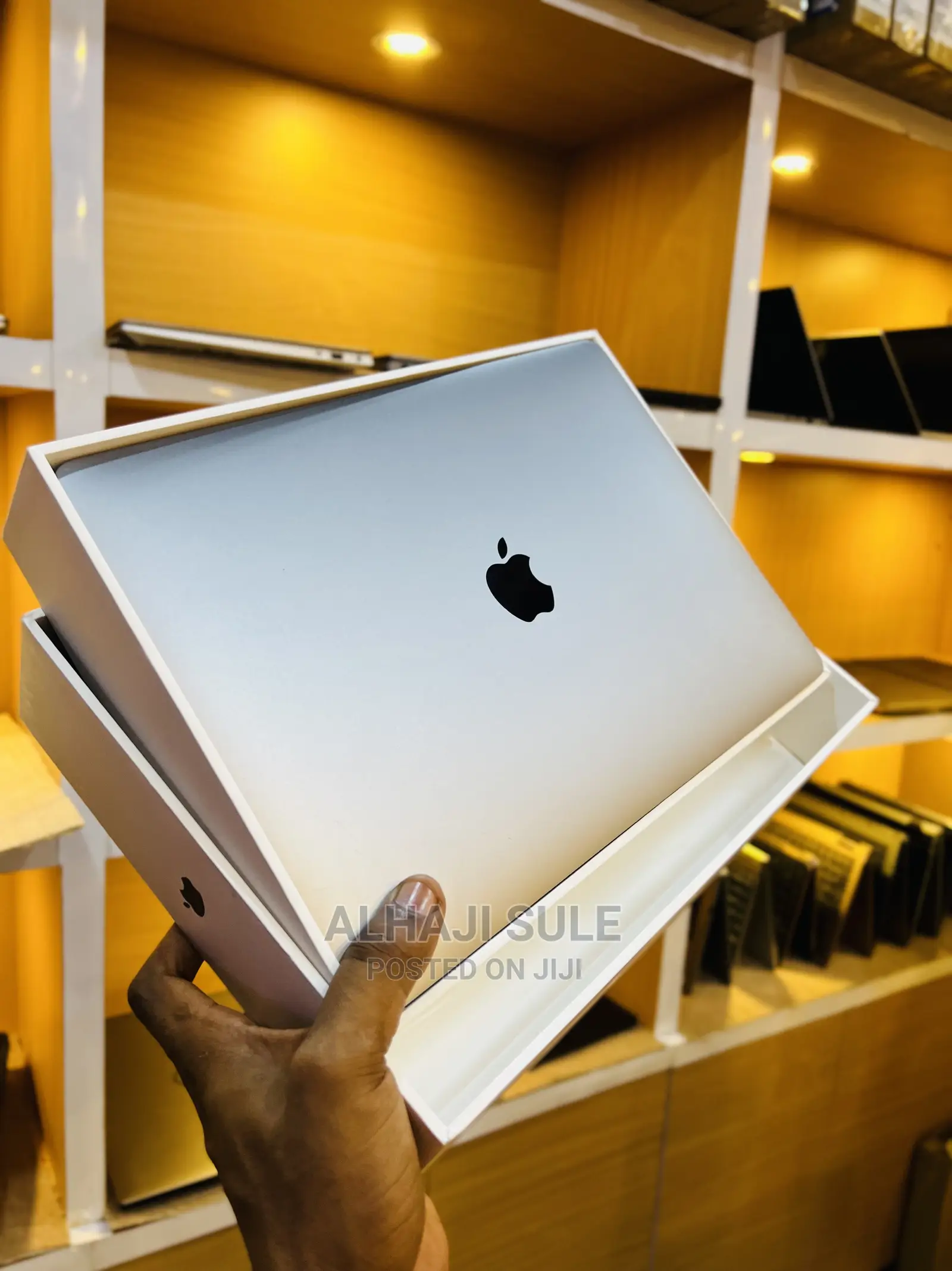New Laptop Apple MacBook Air 2020 M1 8GB Apple M1 SSD 256GB