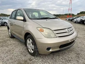 Toyota IST 2002 Silver