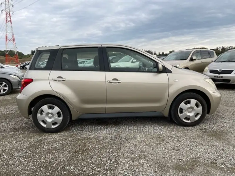 Toyota IST 2002 Silver