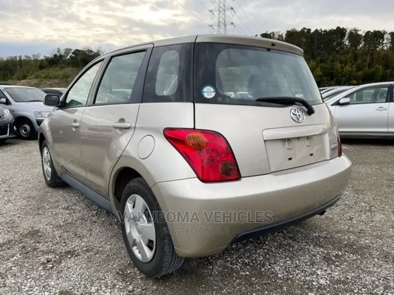 Toyota IST 2002 Silver