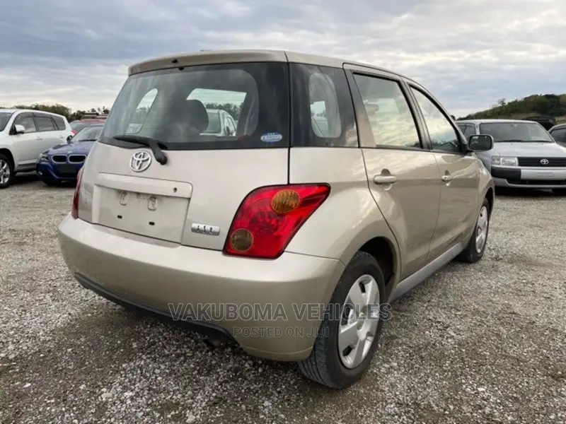 Toyota IST 2002 Silver