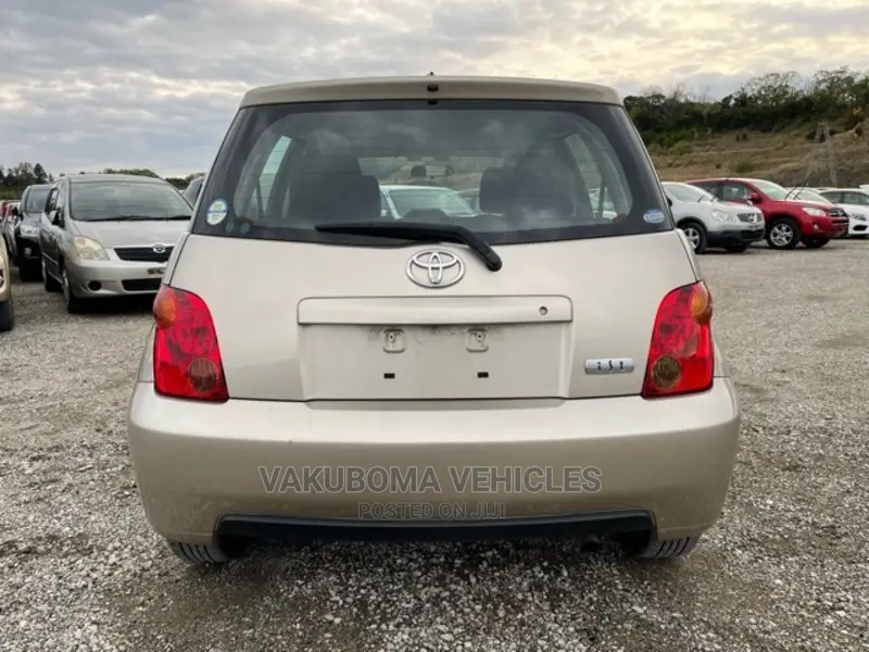 Toyota IST 2002 Silver
