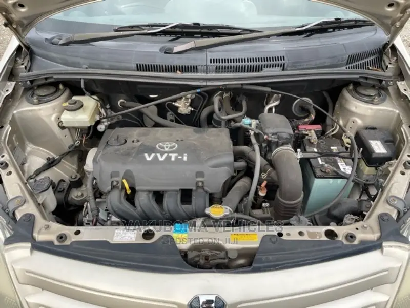 Toyota IST 2002 Silver