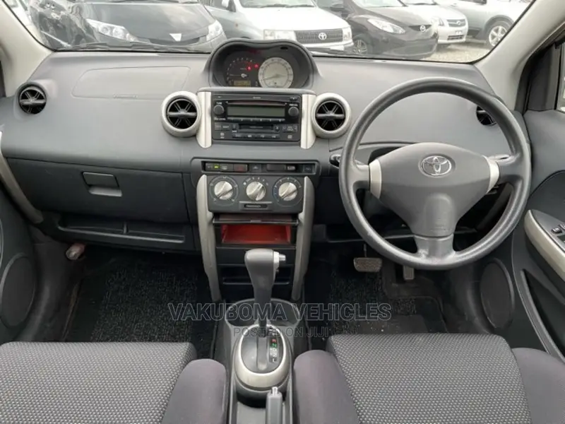 Toyota IST 2002 Silver