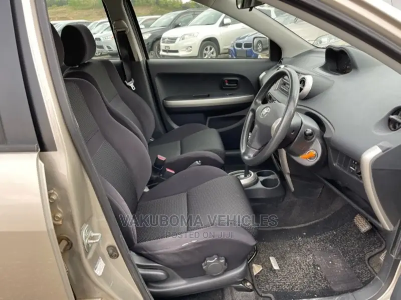 Toyota IST 2002 Silver