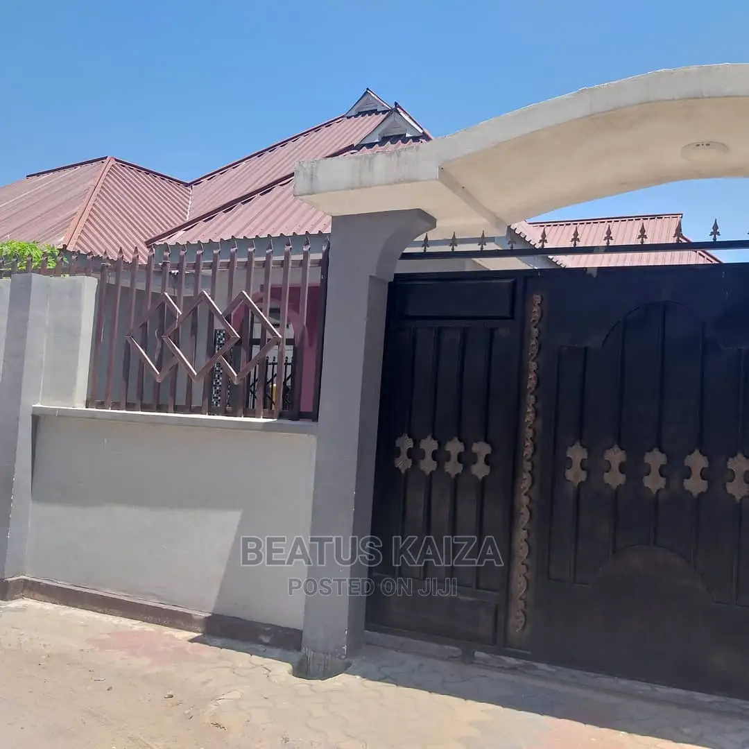 6bdrm Bungalow in Kinondoni Mahakamani for Sale