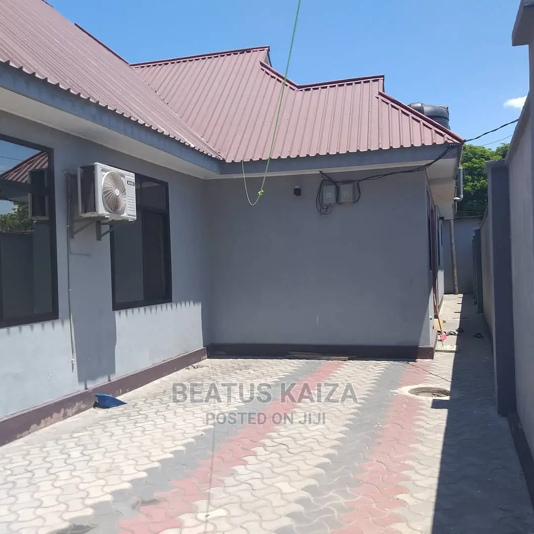 6bdrm Bungalow in Kinondoni Mahakamani for Sale