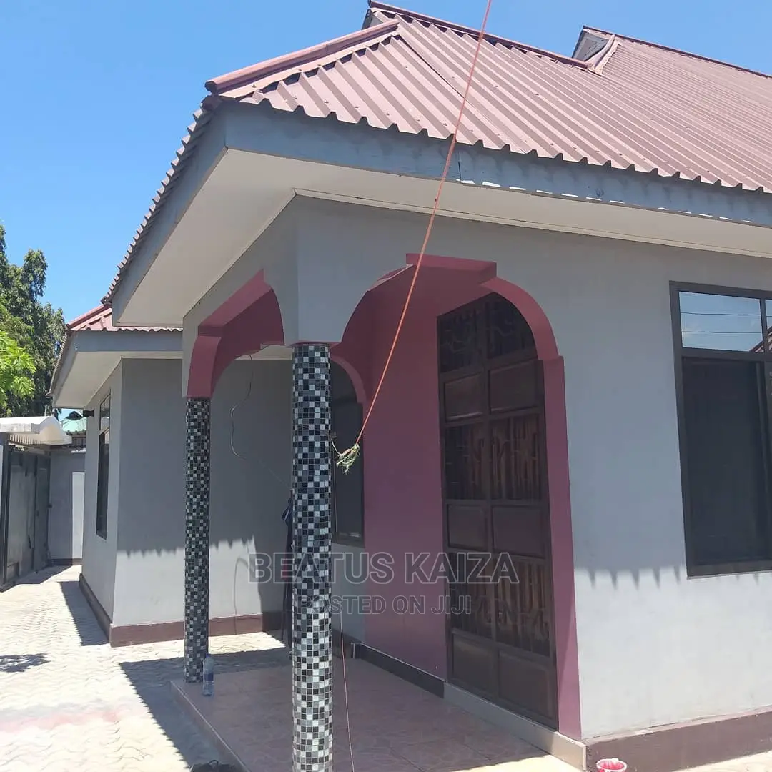 6bdrm Bungalow in Kinondoni Mahakamani for Sale