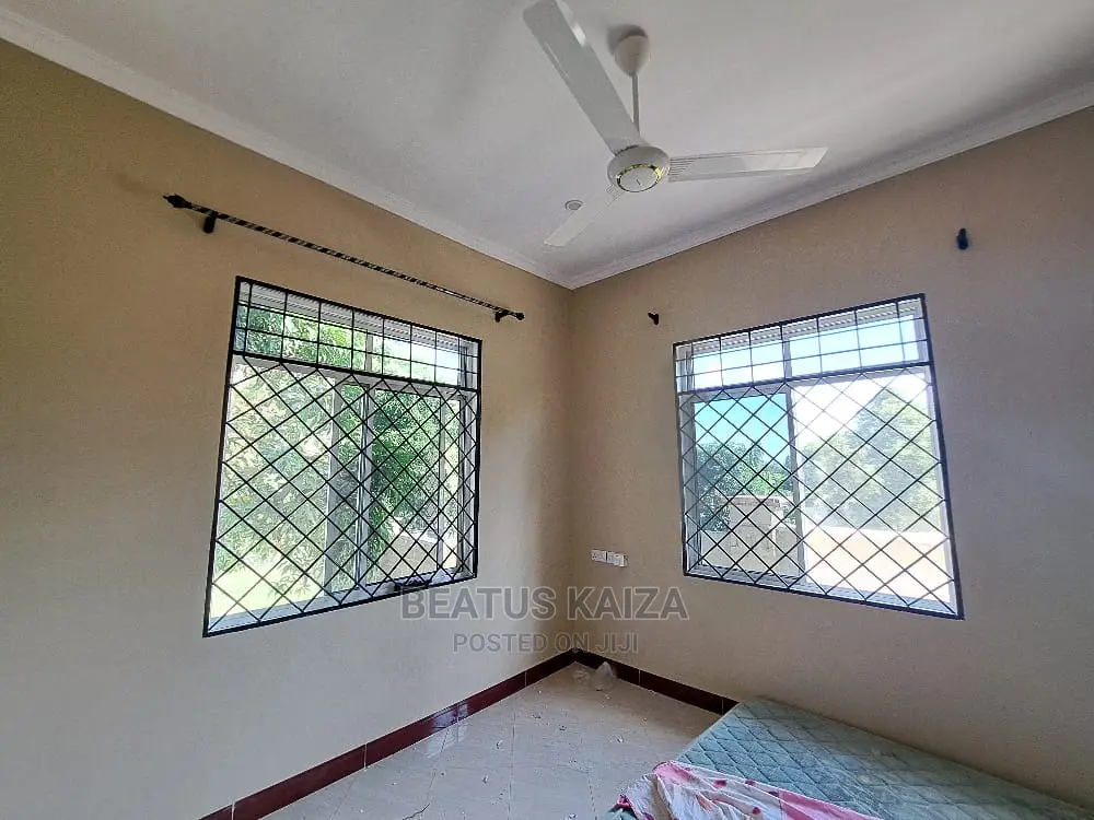 6bdrm Bungalow in Kinondoni Mahakamani for Sale