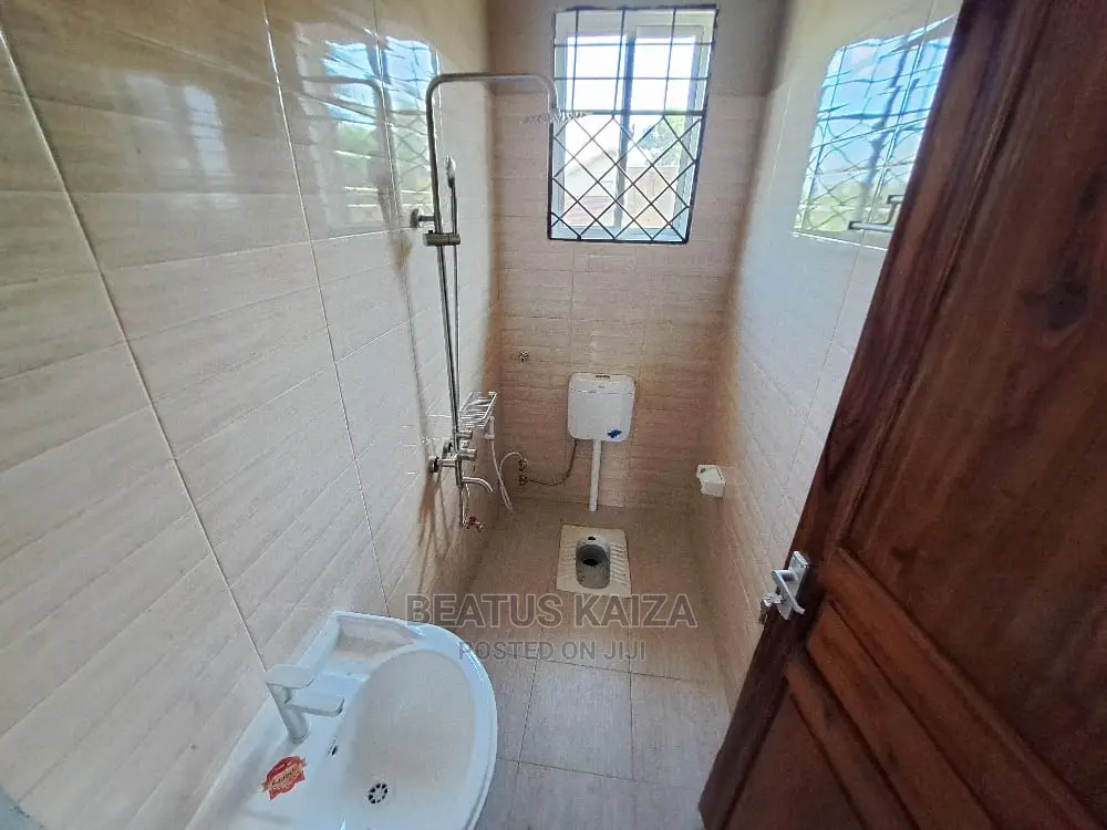 6bdrm Bungalow in Kinondoni Mahakamani for Sale