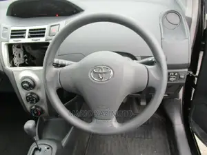 Toyota Vitz 1.3 FWD 5dr 2010 Black