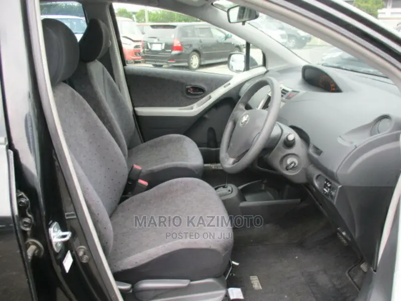 Toyota Vitz 1.3 FWD 5dr 2010 Black