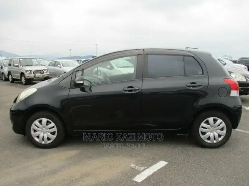 Toyota Vitz 1.3 FWD 5dr 2010 Black