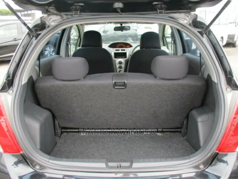 Toyota Vitz 1.3 FWD 5dr 2010 Black