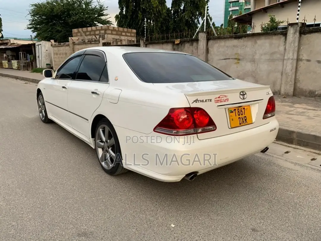 Toyota Crown 2004 White