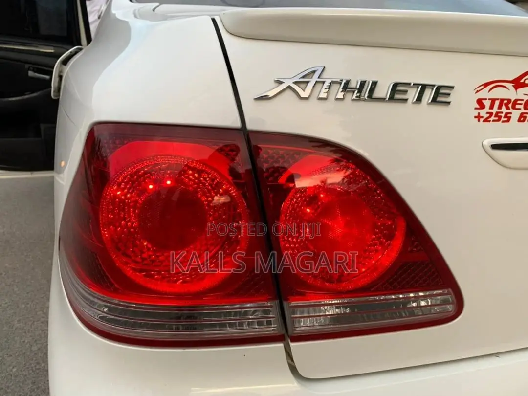 Toyota Crown 2004 White