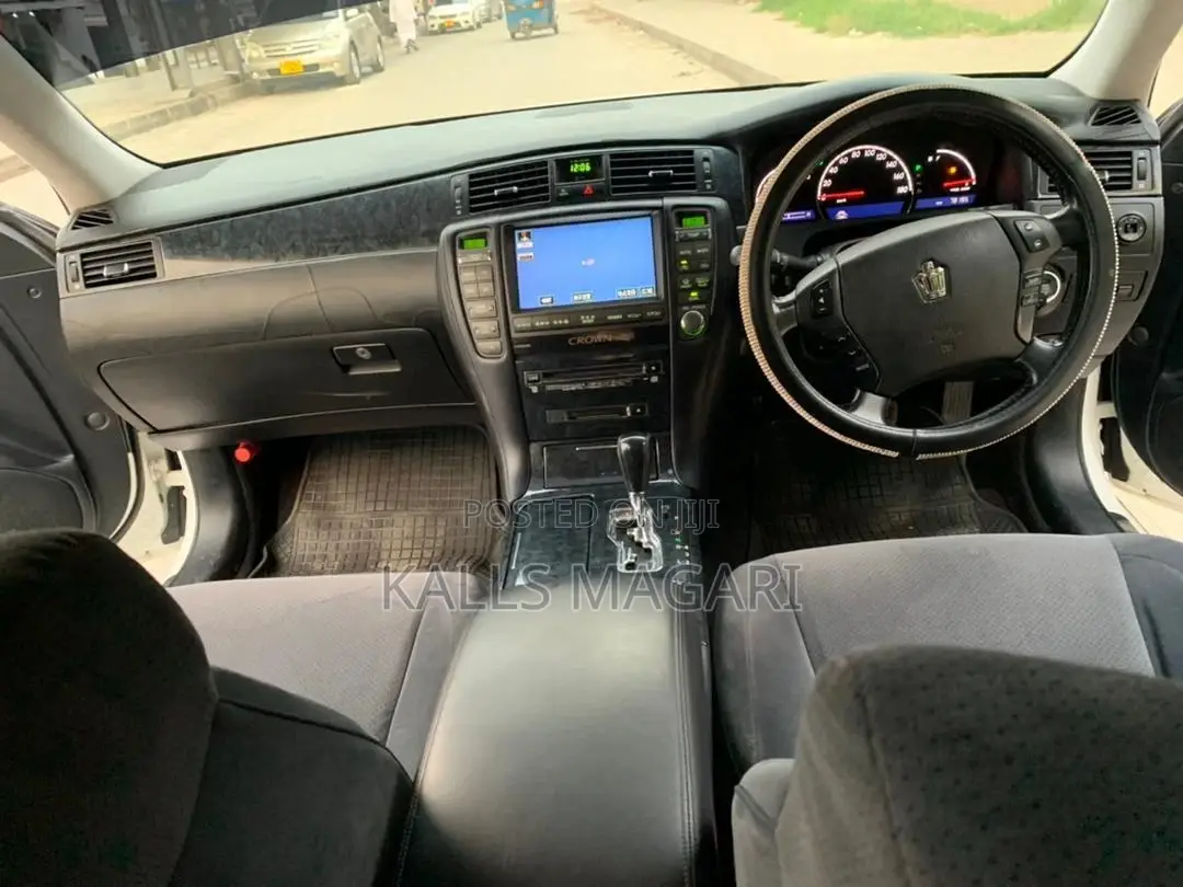 Toyota Crown 2004 White