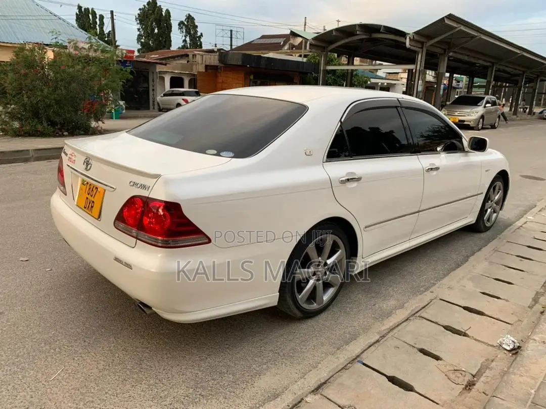 Toyota Crown 2004 White