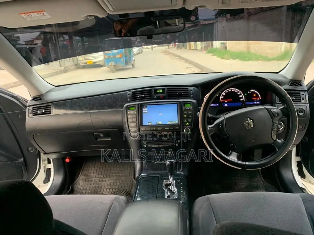 Toyota Crown 2004 White