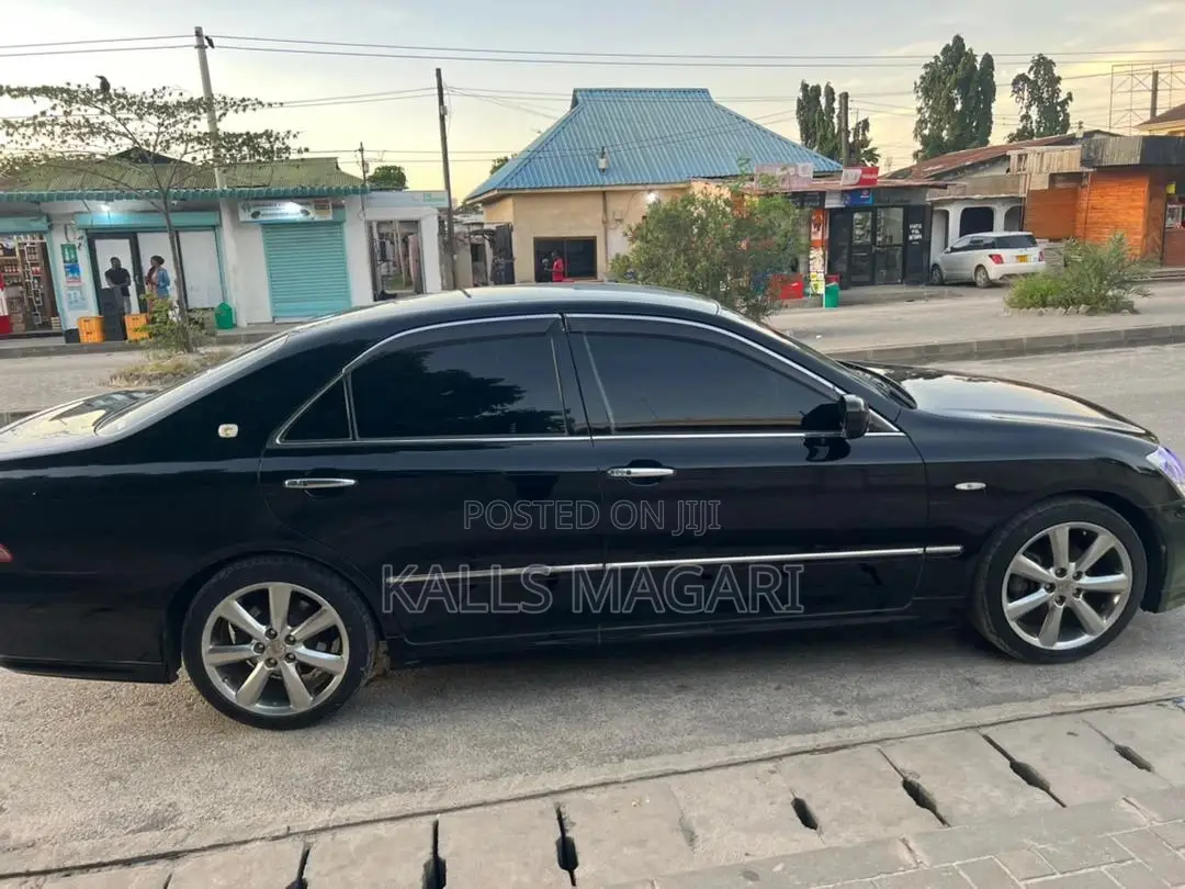 Toyota Crown 2004 Black