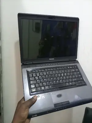 Laptop Toshiba Satellite C665 2GB Intel Core 2 Duo HDD 320GB
