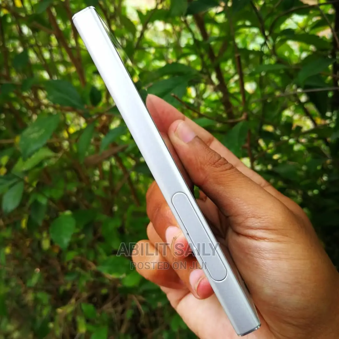 New Sony Xperia X Compact SO-02J 32 GB Silver