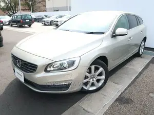 Volvo V60 2018 Gold