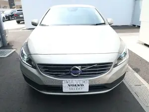 Volvo V60 2018 Gold