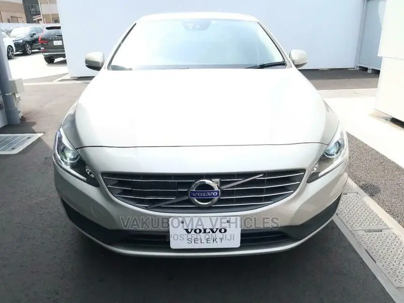 Volvo V60 2018 Gold